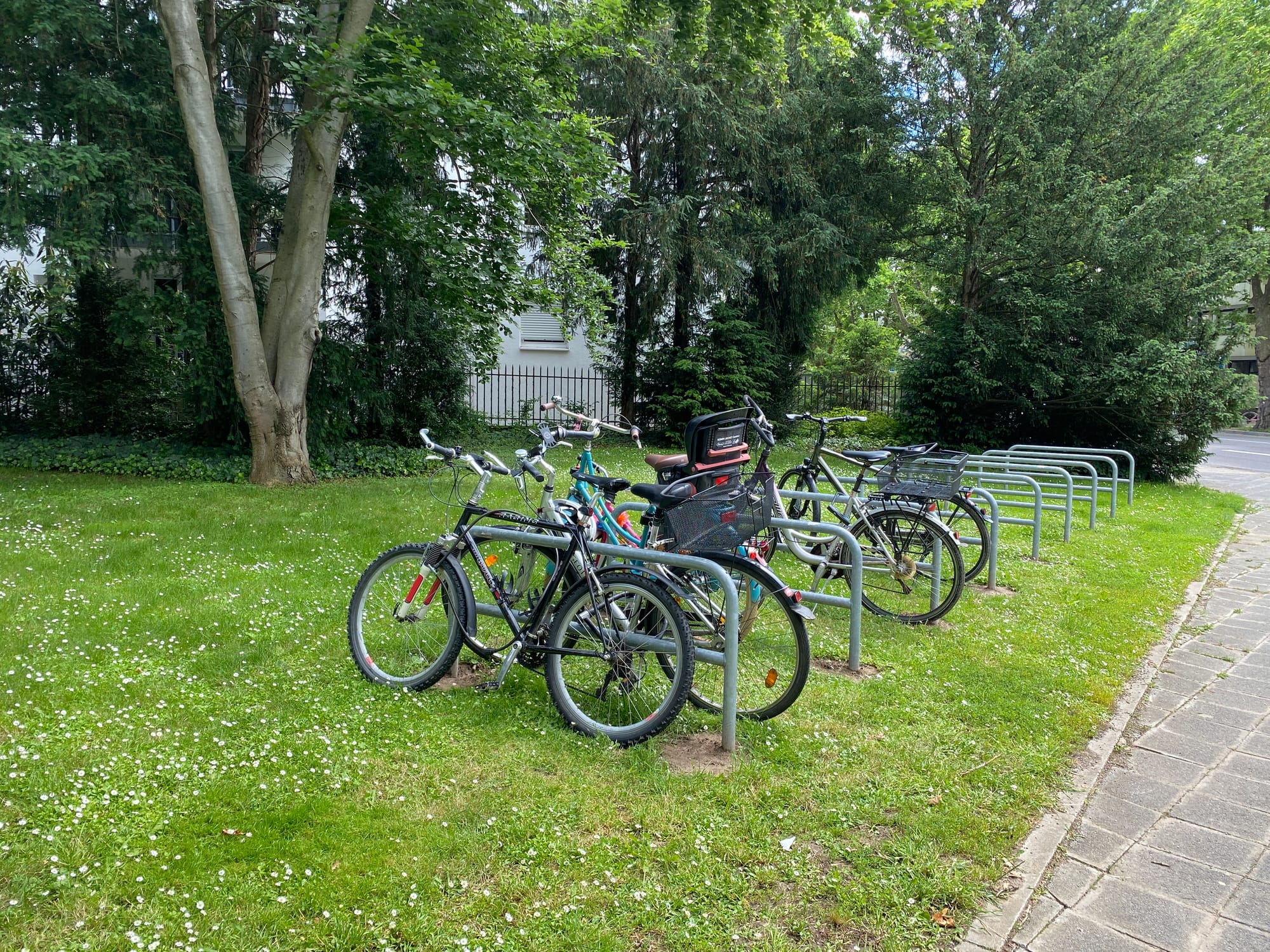 Fahrradstellplätze am Haupteingang Luisenpark Mannheim