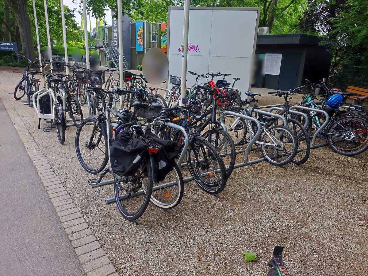 Fahrradstellplätze am Haupteingang Luisenpark Mannheim