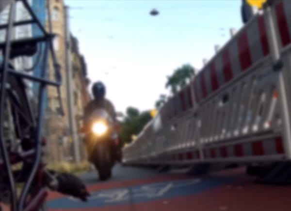 Mit 50 km/h über den Fuß- und Radweg