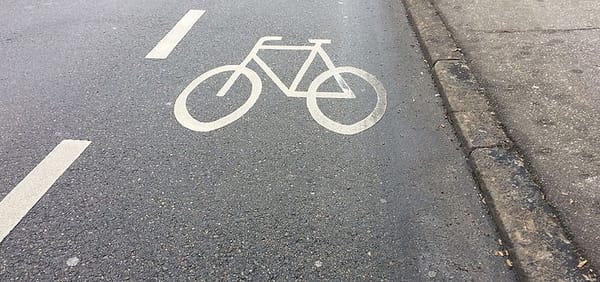 Schutzstreifen auf Landstraßen: gefährlicher Irrsinn