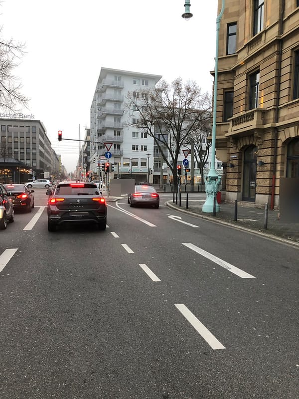 Bild zeigt Abbiegung von Friedrichsplatz auf Friedrichsring, Quelle: QEM