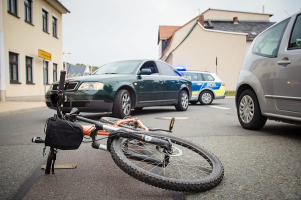 Autofahrende verursachen 75 % der Unfälle mit Radfahrenden - Unfallstatistik erstes Halbjahr 2024